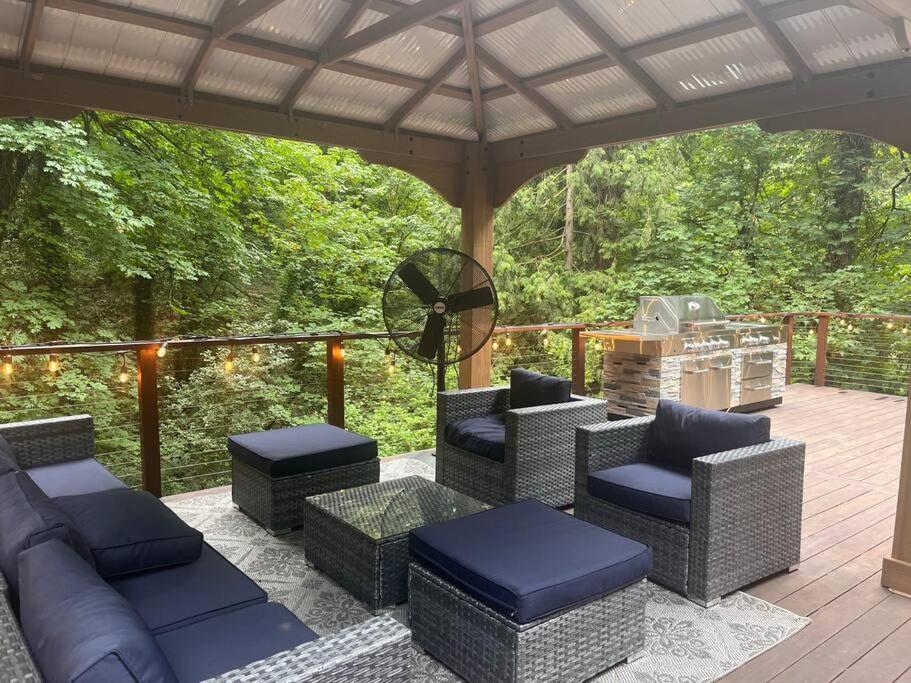 Serene Oasis Getaway With Sauna And A Swim Spa. Портланд Екстериор снимка