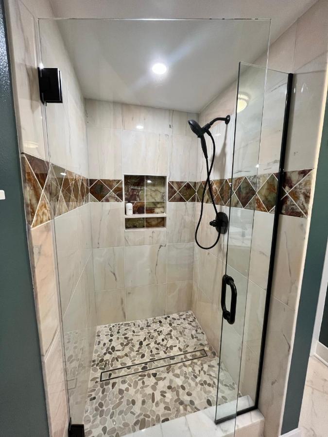 Serene Oasis Getaway With Sauna And A Swim Spa. Портланд Екстериор снимка