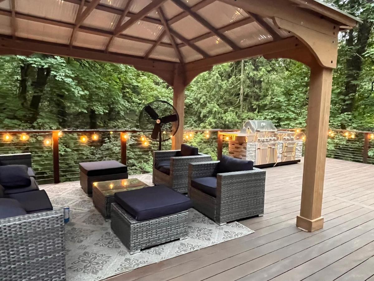 Serene Oasis Getaway With Sauna And A Swim Spa. Портланд Екстериор снимка